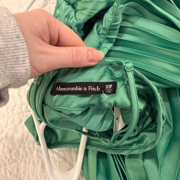 NWT A&F Giselle Pleated Cutout Maxi Dress - Picture 4 of 5